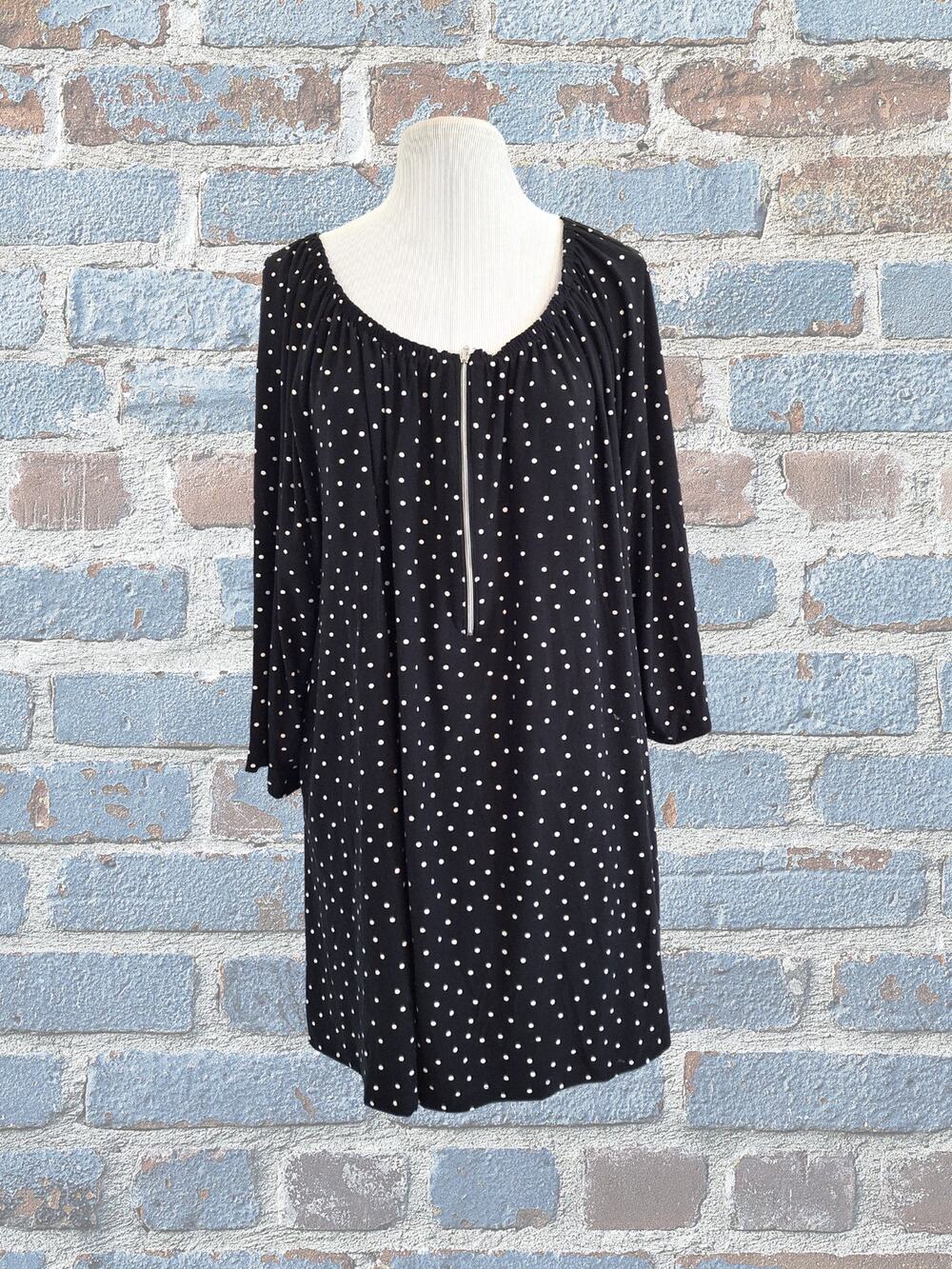 Catherines Black and White 18-20 Ladies top Zipper in Front